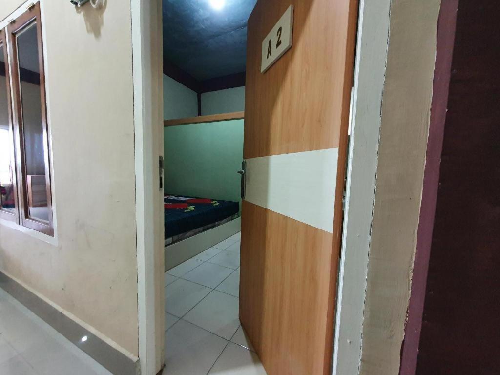 Oyo 90976 Bagus Family Syariah Hotel Jambi Exterior photo